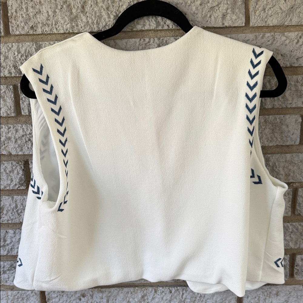 Forever 21 Cream Vest with Navy Floral Embroidery - Picture 4 of 4